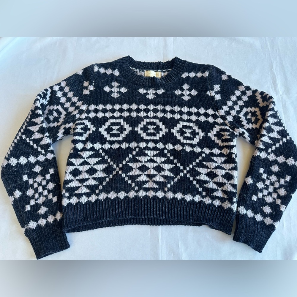 Altar'd State Dark Blue Black and White Geometric Crop Sweater Sz Large